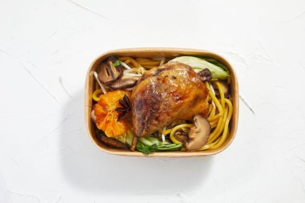 Crispy Skin Duck, Shittake mushroom, Hokkien Noodle with 5 Spice orange sauce - Individual hot meals TN2