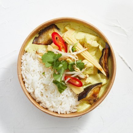Thai-Green-Curry-with-Eggplant,-Baby-Corn-and-Bamboo-shoots---zoomed